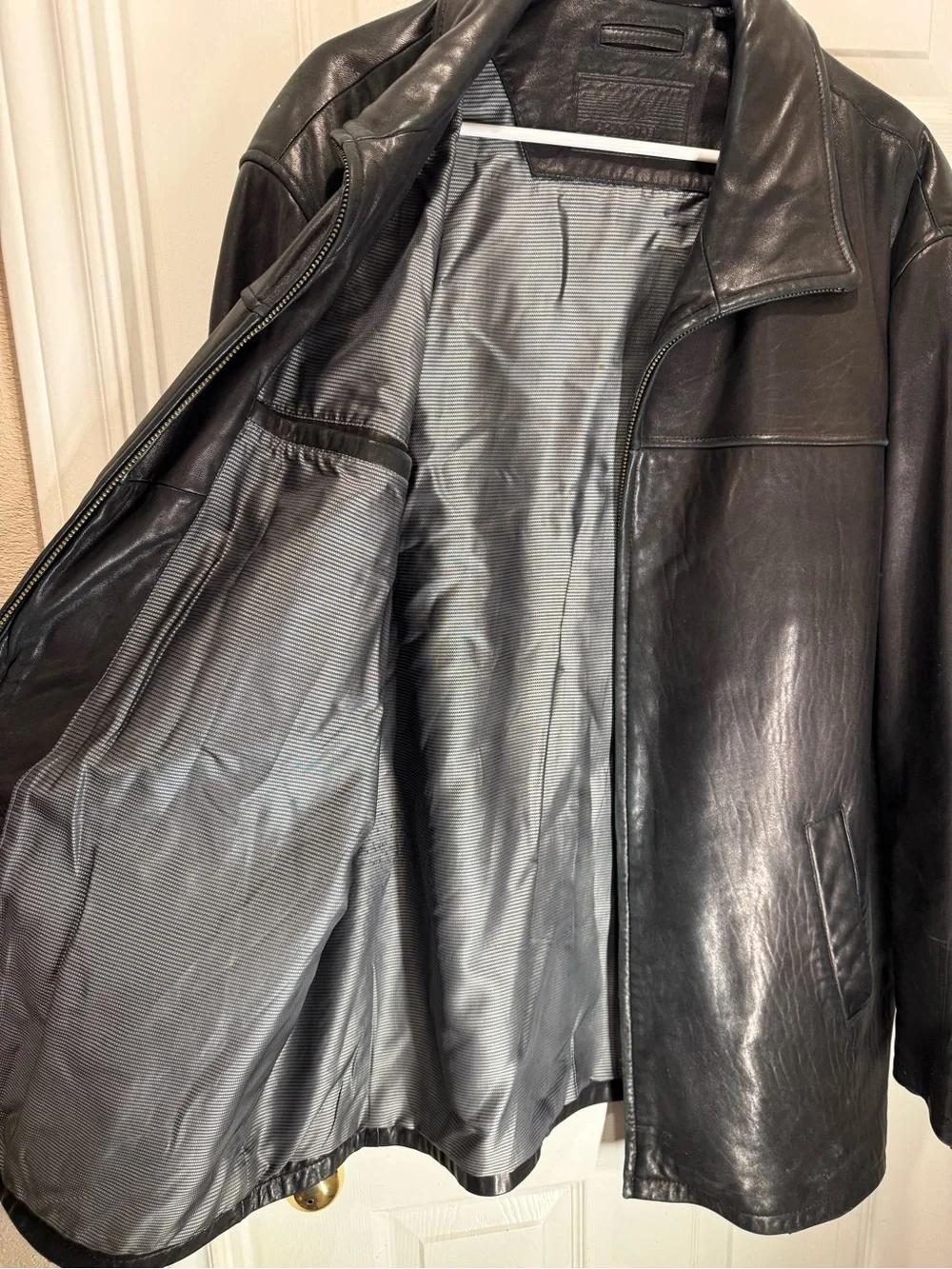 Roundtree & Yorke Men's Black Leather Zip Front Bomber Jacket